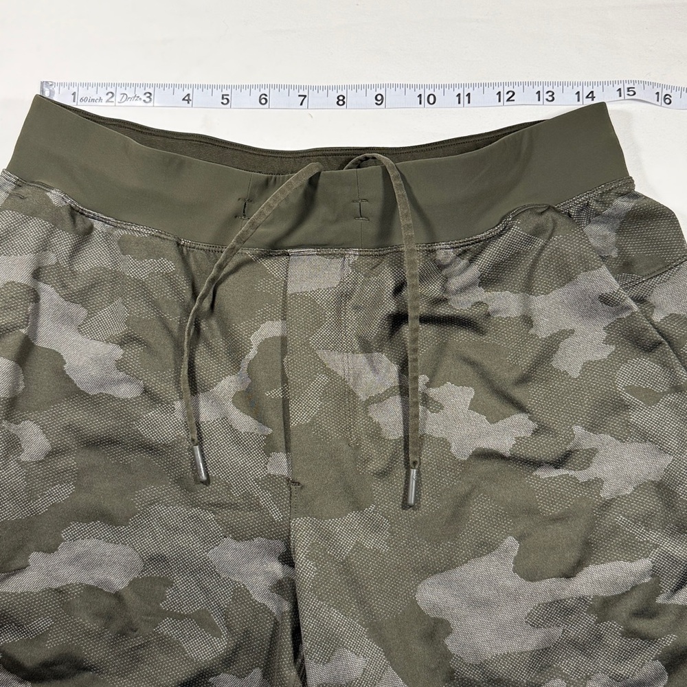 lululemon athletica Men's Green Camouflage Athletic Shorts - Picture 4 of 7